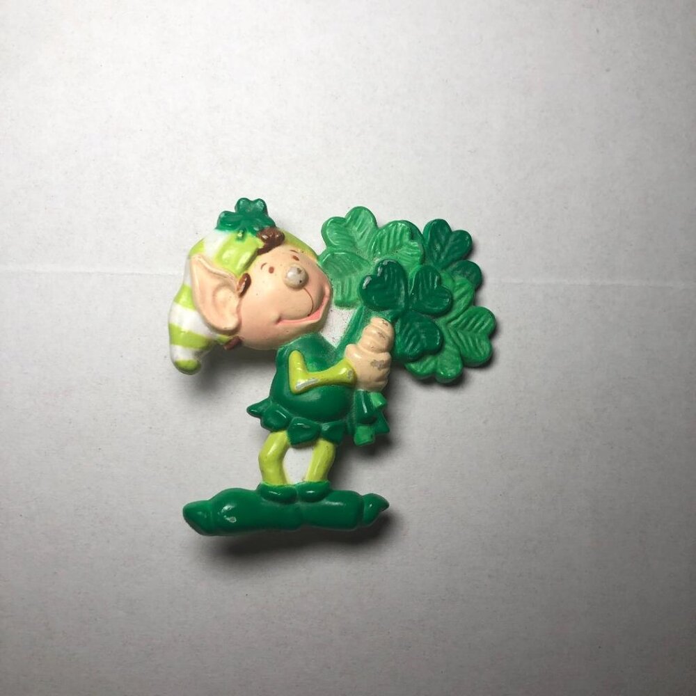 Vintage American Greetings St. Patricks Day Leprechaun Shamrock Plastic Pin